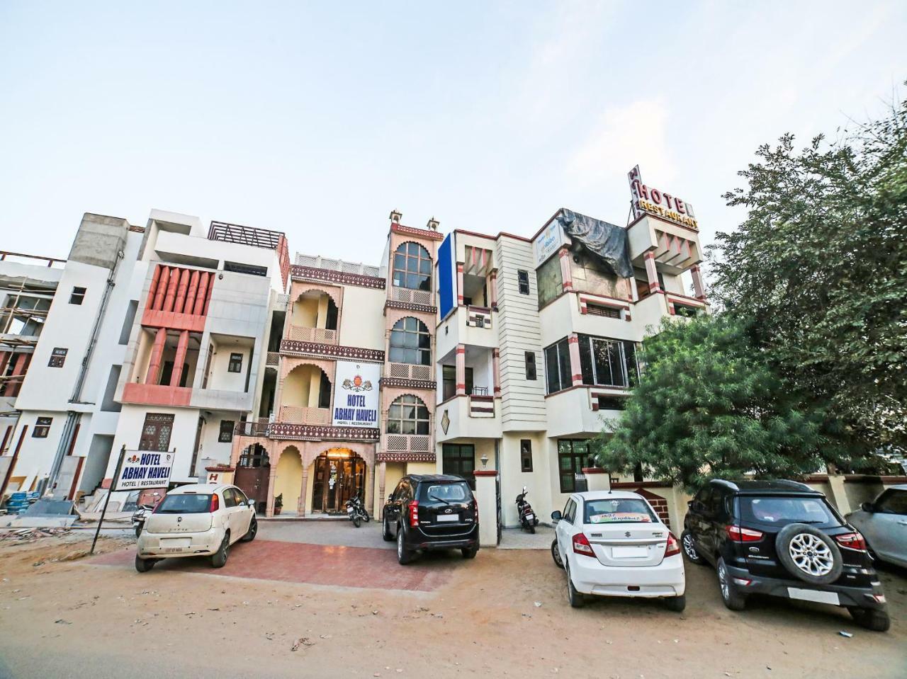 Oyo 23114 Abhay Haveli Jaipur